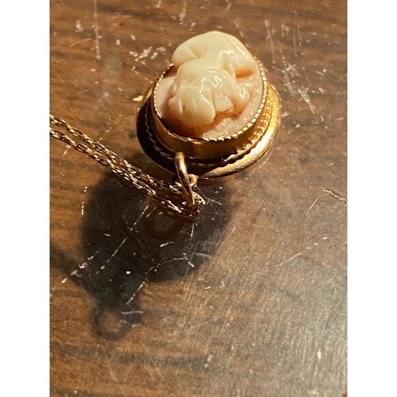 Vintage CAMEO Jewelry BUNDLE (4) | Gold Tone Pendants & Clip Earrings Set | Shel - Picture 6 of 15